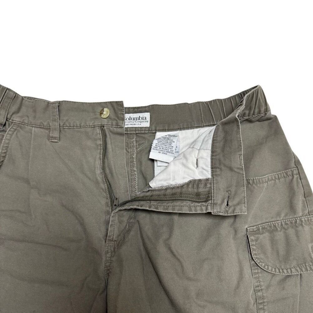 Columbia Men's Khaki Green Cargo Shorts - Size 34 stretch waist - Picture 3 of 14